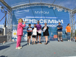 Спит, но бежит: малыш из Выксы стал героем полумарафона в Муроме