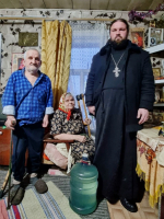 Священнослужители Кулебакского благочиния доставили помощь и крещенскую воду подопечным проекта «Десница помощи»